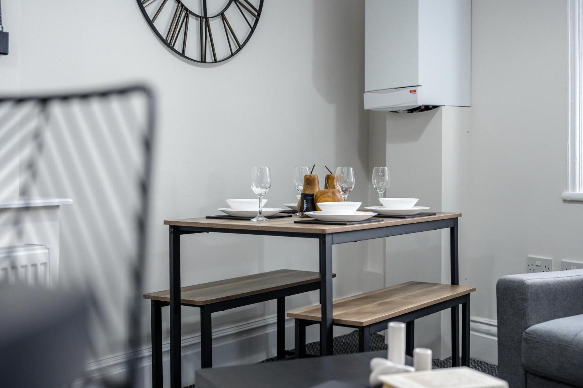 Anfield Cosy Stays - Air Host & Stay - Sleeps 14 Liverpool Exterior photo