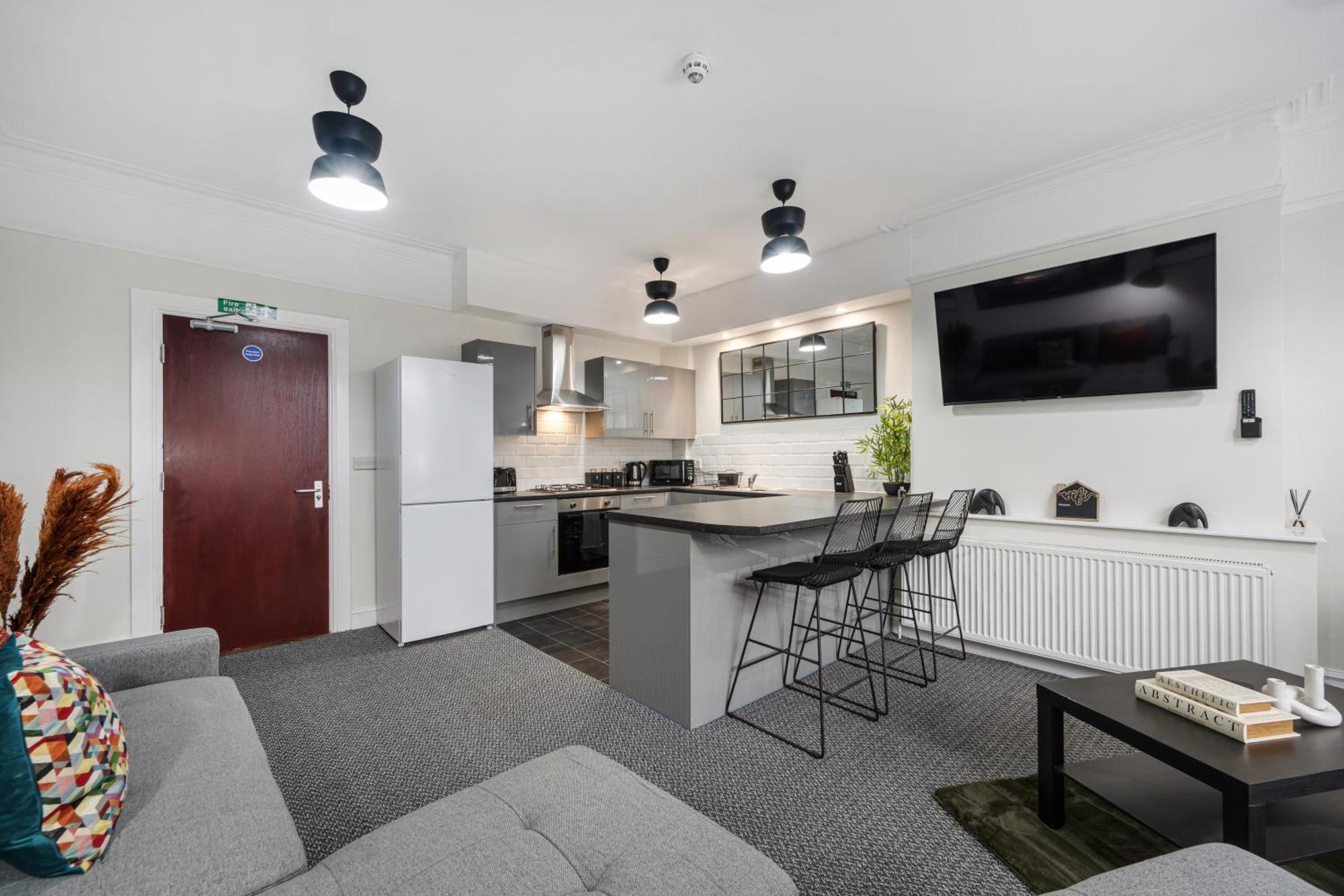 Anfield Cosy Stays - Air Host & Stay - Sleeps 14 Liverpool Exterior photo